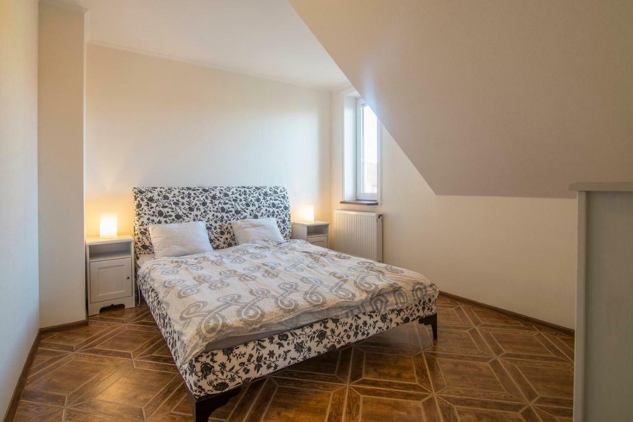 Pionow Rodzinne Apartamenty Urocza 10 Krynica Morska Exterior foto